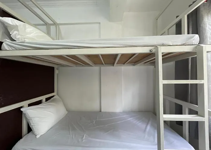 Lawton Residences 2e Apartment